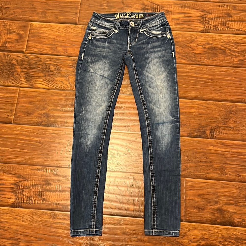 Wallflower Women blue jeans